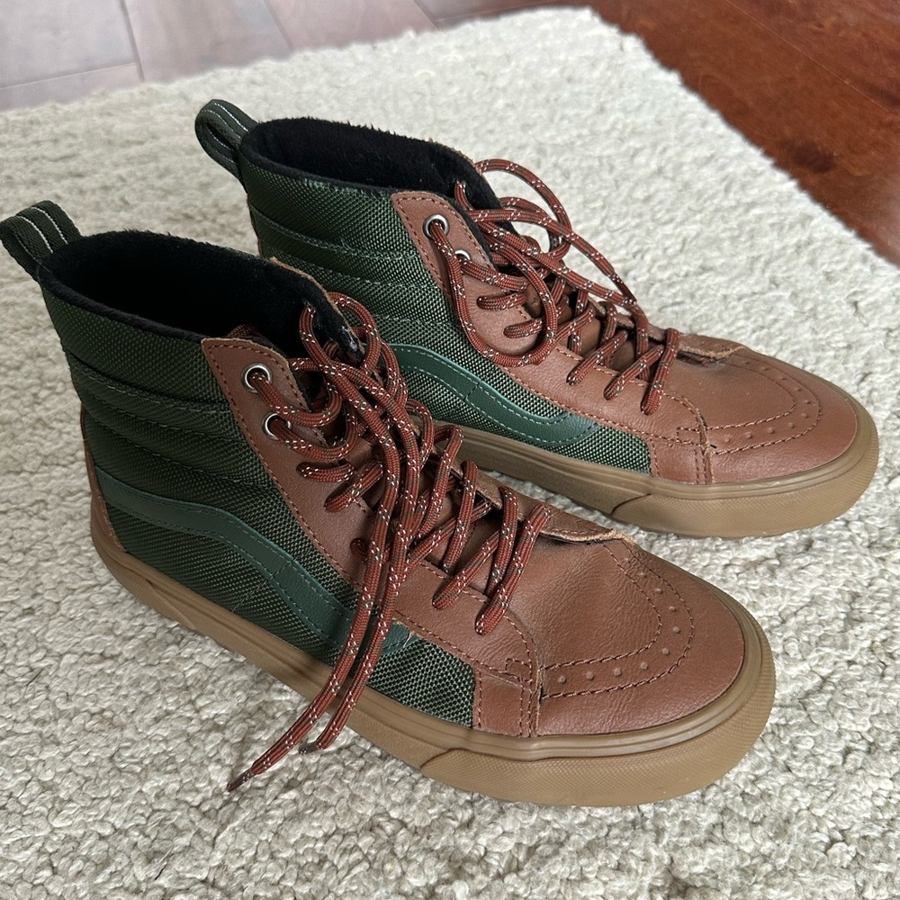 VANS men & women boots leather brown and green. Size 7.5 M / 9 W